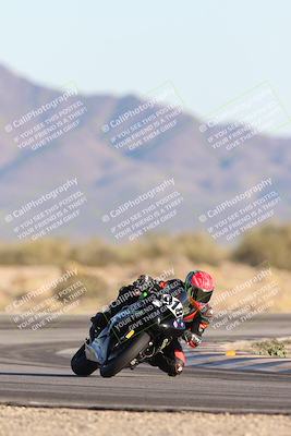 media/Dec-07-2025-CVMA (Sun) [[3e7d2de5dc]]/Race 16-Formula Middleweight/